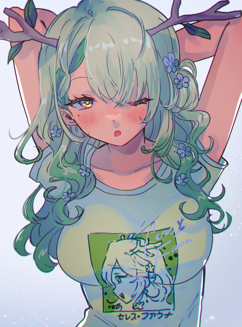 1girl absurdres antlers arms_behind_head blush breasts ceres_fauna character_name collarbone flower green_hair hair_between_eyes hair_flower hair_ornament highres hololive hololive_english kokomi_(aniesuakkaman) leaf long_hair looking_at_viewer medium_breasts mole mole_under_eye one_eye_closed open_mouth shirt simple_background solo t-shirt translated upper_body virtual_youtuber white_background yellow_eyes