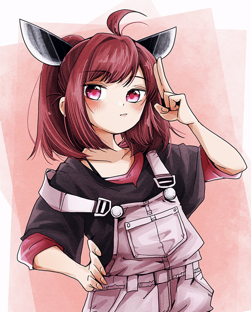 1girl :/ ahoge alternate_hair_color black_shirt blade blush closed_mouth collarbone commentary contrapposto dot_nose hand_on_hip hand_up headgear highres layered_shirt looking_at_viewer medium_hair natsu_tuna overalls red_background red_eyes red_hair red_shirt salute shirt short_sleeves sleeves_rolled_up solo suspenders suspenders_slip swept_bangs torn_clothes torn_shirt touhoku_kiritan twintails two-finger_salute upper_body voiceroid