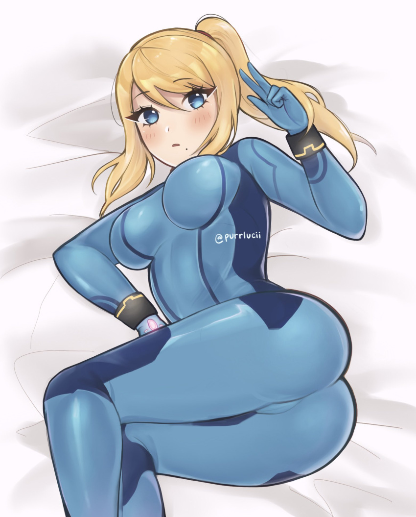 1girl ass blonde_hair blue_eyes blush bodysuit breasts cameltoe commentary feet_out_of_frame hair_between_eyes hand_up highres large_breasts long_hair looking_at_viewer metroid parted_lips ponytail purrlucii samus_aran solo thighs w zero_suit