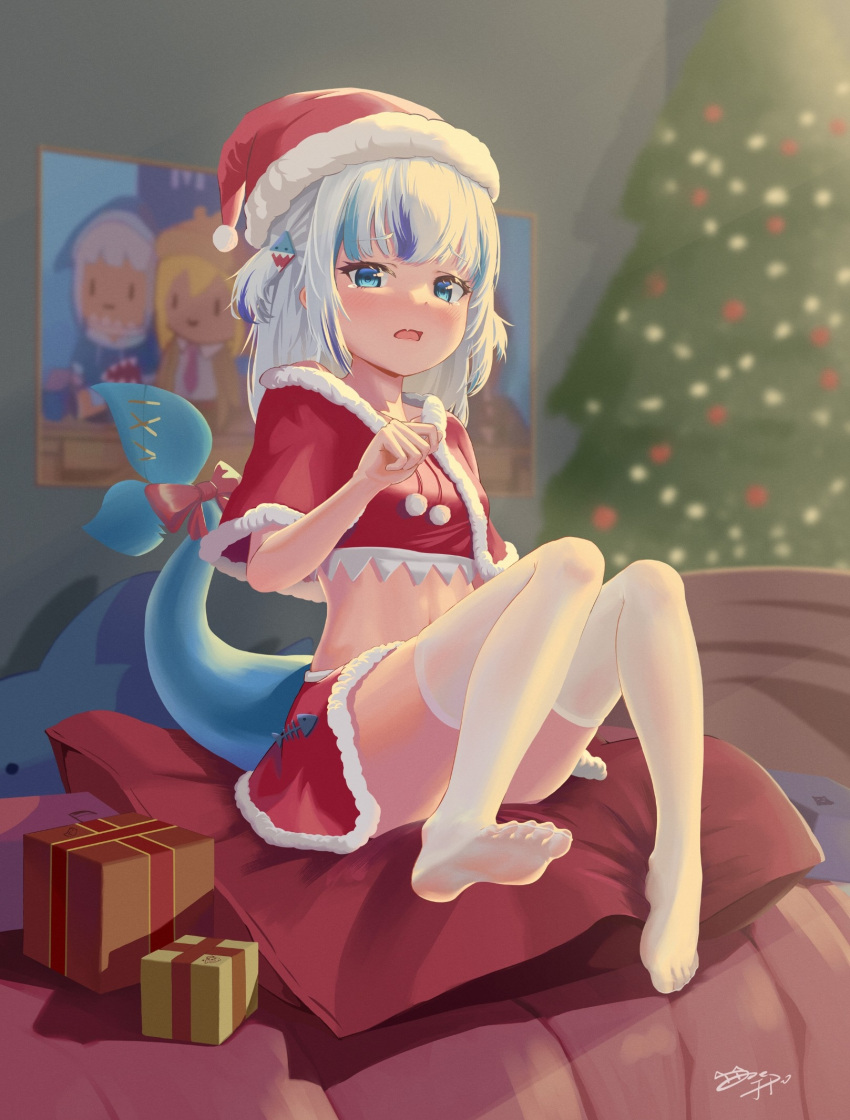 1girl alternate_costume blue_eyes blue_hair blurry blurry_background blush bow capelet chibi christmas_tree commentary crop_top english_commentary fang feet fins fish_tail fpvjoe full_body fur_trim gawr_gura gift hair_ornament hand_up hat highres hololive hololive_english knees_together_feet_apart knees_up long_hair looking_at_viewer midriff miniskirt multicolored_hair navel no_shoes open_mouth red_bow red_capelet red_headwear red_skirt santa_costume santa_hat shark_girl shark_tail sidelocks signature sitting skin_fang skirt smol_ame smol_gura soles solo streaked_hair tail thighhighs thighs toes two_side_up virtual_youtuber watson_amelia white_thighhighs
