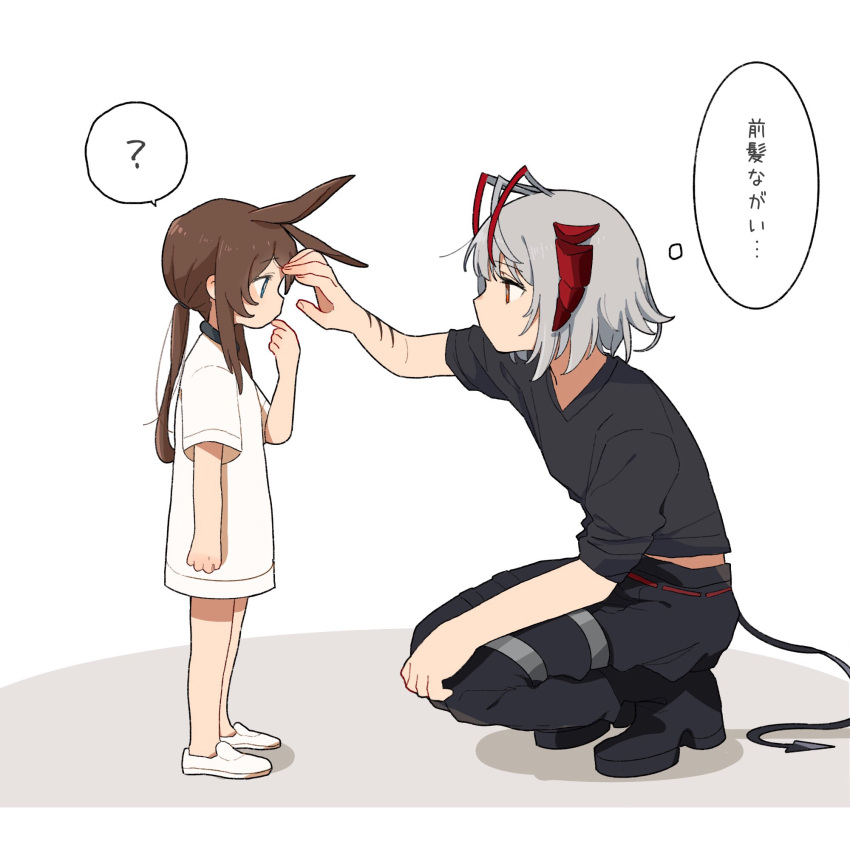 2girls ? aged_down ahoge amiya_(arknights) animal_ears antennae arknights black_footwear black_pants black_shirt blue_collar blue_eyes boots brown_hair collar demon_girl demon_horns demon_tail extra_ears grey_hair hand_on_another's_head hand_to_own_mouth highres horns jewelry long_hair multiple_girls neck_ring pants pe3075 ponytail rabbit_ears rabbit_girl scar scar_on_arm shirt shoes short_hair short_sleeves simple_background speech_bubble spoken_question_mark squatting standing t-shirt tail thought_bubble translation_request w_(arknights) w_(fugue)_(arknights) white_background white_footwear white_shirt