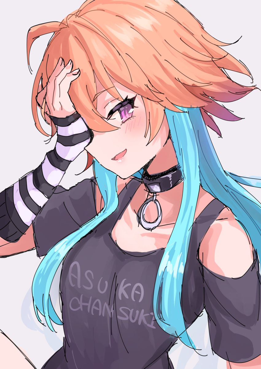 1girl ahoge aqua_hair black_choker black_shirt blush breasts choker clothing_cutout collarbone eyelashes fingerless_gloves gloves grey_background hand_on_own_face highres himari_ii idolmaster idolmaster_cinderella_girls light_brown_hair long_hair looking_at_viewer multicolored_hair ninomiya_asuka parted_lips print_shirt purple_eyes shirt short_sleeves shoulder_cutout sidelocks sideways_glance small_breasts smile solo striped striped_gloves two-tone_hair upper_body