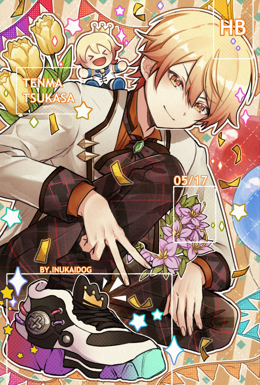 &gt;_&lt; 1boy :d argyle argyle_background artist_name balloon black_bow black_pants blonde_hair blue_shirt blush bow brooch brown_background bunting character_name chibi chibi_on_shoulder closed_mouth collared_shirt colored_text commentary confetti cross-laced_footwear crown dated dogdogwanwan dotted_line double-parted_bangs dutch_angle facing_viewer fingernails flower foot_out_of_frame formal gem gradient_footwear gradient_hair green_gemstone hair_between_eyes hand_on_own_leg happy_birthday highres jacket jewelry lapels leaf light_brown_background long_sleeves looking_at_viewer male_focus multicolored_hair multicolored_pants open_mouth orange_background orange_shirt outline pants plaid plaid_pants project_sekai purple_flower red_pants shirt shoelaces shoes short_hair sitting sleeve_cuffs smile sneakers solo_focus star_(symbol) striped striped_background suit_jacket tenma_tsukasa toggles tulip two-tone_shirt v white_footwear white_jacket white_outline white_shirt wing_collar yellow_flower yellow_tulip