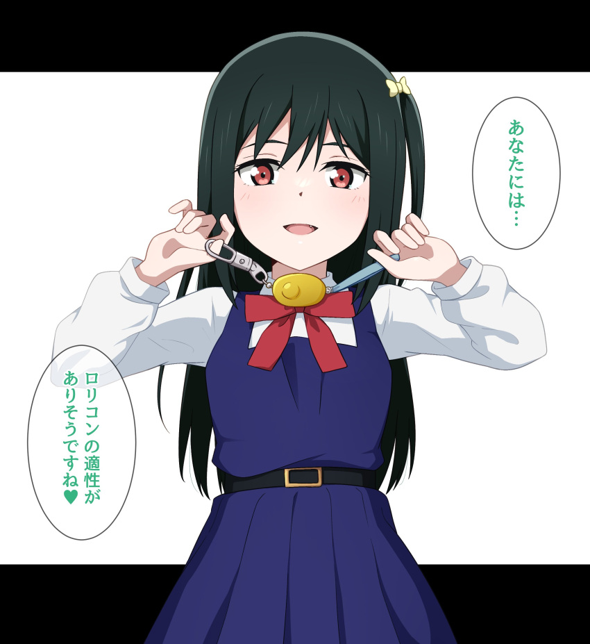 1girl absurdres aged_down belt black_belt blue_dress bow bowtie commentary_request cosplay crime_prevention_buzzer dark_green_hair dress highres hoenn_(jgm1102) holding long_hair long_sleeves looking_at_viewer love_live! love_live!_nijigasaki_high_school_idol_club mifune_shioriko one_side_up open_mouth orange_eyes pinafore_dress red_bow red_bowtie shigure_ui_(vtuber) shigure_ui_(vtuber)_(cosplay) shigure_ui_(young)_(vtuber) shukusei!!_loli-gami_requiem sleeveless sleeveless_dress solo speech_bubble translation_request upper_body