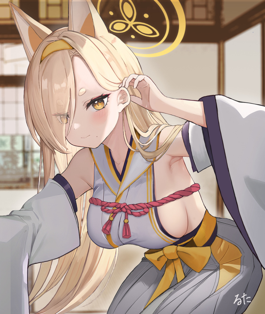 1girl amamiruta animal_ears armpits blonde_hair blue_archive breasts commentary extra_ears fox_ears fox_girl hair_over_one_eye hairband hakama halo highres indoors japanese_clothes kaho_(blue_archive) kimono long_hair mole mole_under_mouth orange_hairband orange_halo short_eyebrows sideboob sleeveless sleeveless_kimono thick_eyebrows white_hakama white_kimono yellow_eyes yellow_halo