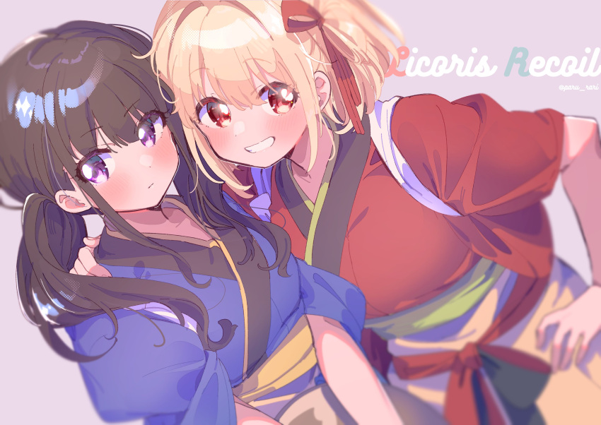 2girls absurdres apron bad_id bad_twitter_id black_hair blonde_hair blue_kimono blush bob_cut closed_mouth copyright_name cowboy_shot grin hair_intakes hair_ribbon hand_on_another's_shoulder hand_on_own_hip highres inoue_takina japanese_clothes kimono long_hair looking_at_viewer lycoris_recoil multiple_girls nishikigi_chisato paru_rari pink_background purple_eyes red_eyes red_kimono red_ribbon ribbon short_hair side_ponytail simple_background sleeves_rolled_up smile teeth upper_body waist_apron