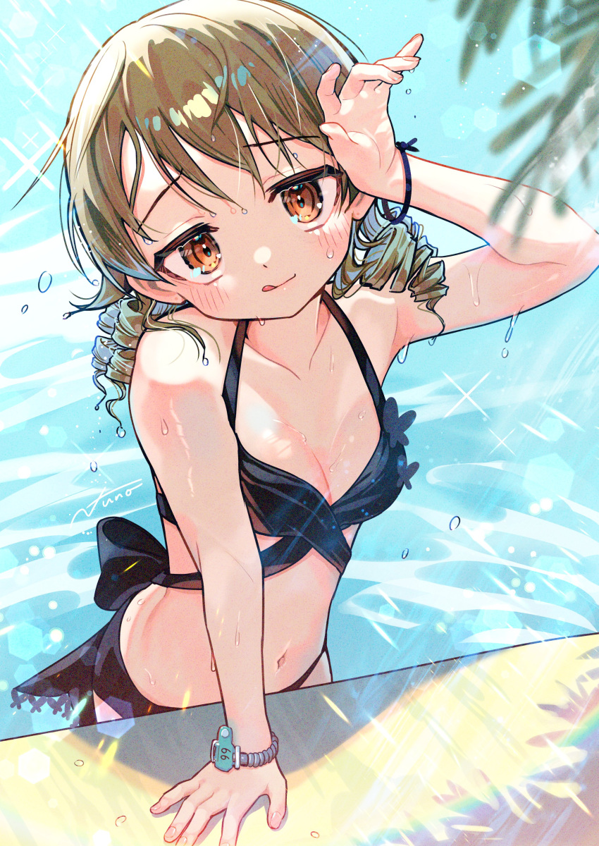 1girl absurdres arm_support back_bow bikini black_bikini bow bracelet breasts brown_eyes cleavage closed_mouth collarbone commentary_request day drill_hair hand_up highres idolmaster idolmaster_cinderella_girls jewelry light_blush light_brown_hair looking_at_viewer medium_hair messy_hair morikubo_nono navel outdoors plant pool poolside small_breasts solo stomach sunlight swimsuit tongue tongue_out water wet wet_hair wristband yukinuno