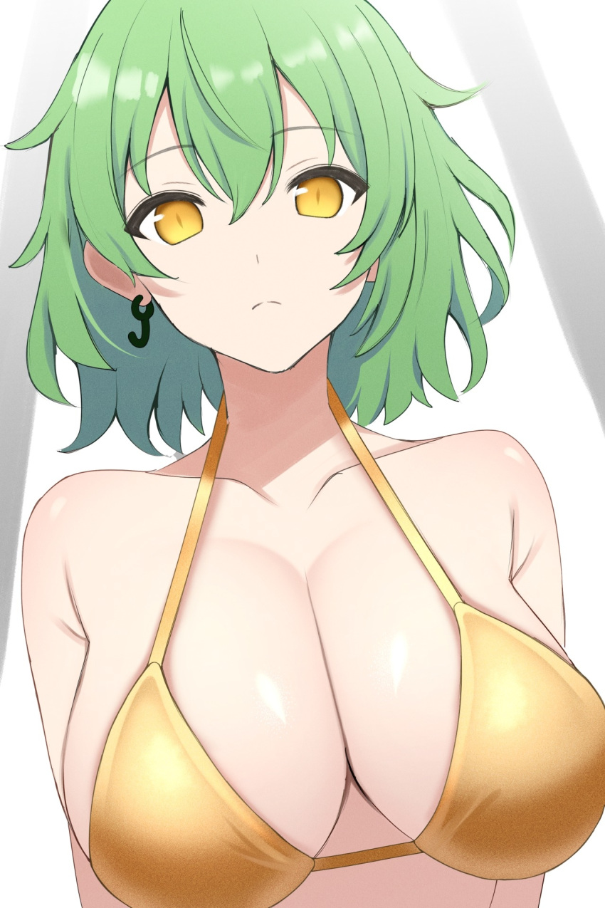 1girl bare_shoulders bikini breasts cleavage closed_mouth collarbone commentary earrings gold_bikini gradient_background green_hair grey_background hair_between_eyes highres hikage_(senran_kagura) jewelry light_frown looking_at_viewer paid_reward_available senran_kagura slit_pupils solo surippa1010 swimsuit upper_body white_background yellow_eyes