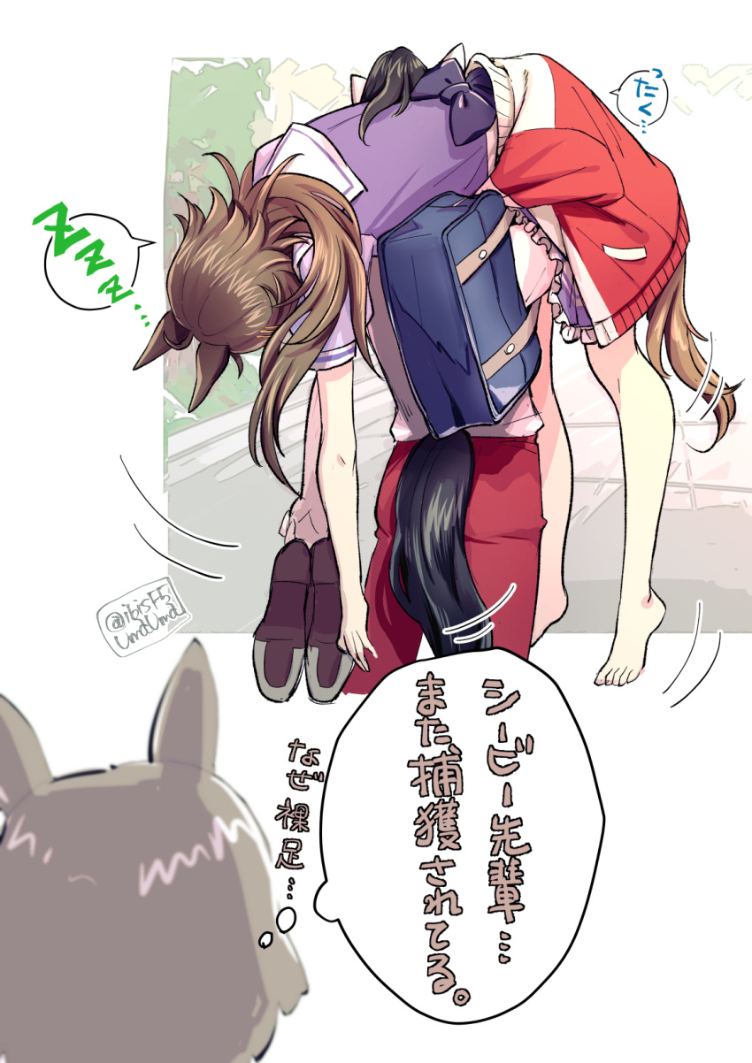 3girls animal_ears bag bare_shoulders barefoot black_hair bow brown_hair carrying clothes_removed fireman's_carry from_behind hi_(ibisf5umauma) highres holding holding_shoes horse_ears horse_girl horse_tail horseshoe jacket katsuragi_ace_(umamusume) long_hair maruzensky_(umamusume) motion_lines mr._c.b._(umamusume) multiple_girls pants ponytail puffy_short_sleeves puffy_sleeves purple_bow purple_shirt purple_skirt red_pants sailor_collar school_bag school_uniform shirt shoes shoes_removed short_sleeves skirt sleeping speech_bubble spoken_zzz summer_uniform tail thought_bubble tracen_school_uniform track_jacket translation_request twitter_username umamusume white_shirt zzz