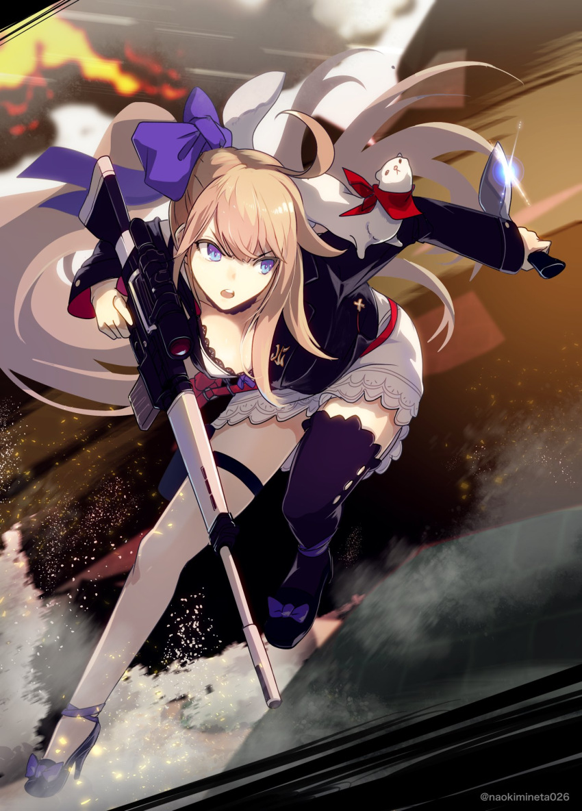 1girl assault_rifle asymmetrical_legwear battle_rifle bent_over black_footwear black_jacket black_thighhighs blonde_hair blue_eyes bow commentary dress dual_wielding fal_(girls'_frontline) ferret fn_fal footwear_bow full_body girls'_frontline gleam gun hair_bow high_heels highres holding holding_gun holding_knife holding_weapon jacket knife kukri long_hair long_sleeves looking_to_the_side mineta_naoki mismatched_legwear open_mouth ponytail purple_bow reverse_grip rifle shoes solo standing standing_on_one_leg thighhighs twitter_username very_long_hair weapon white_dress white_thighhighs