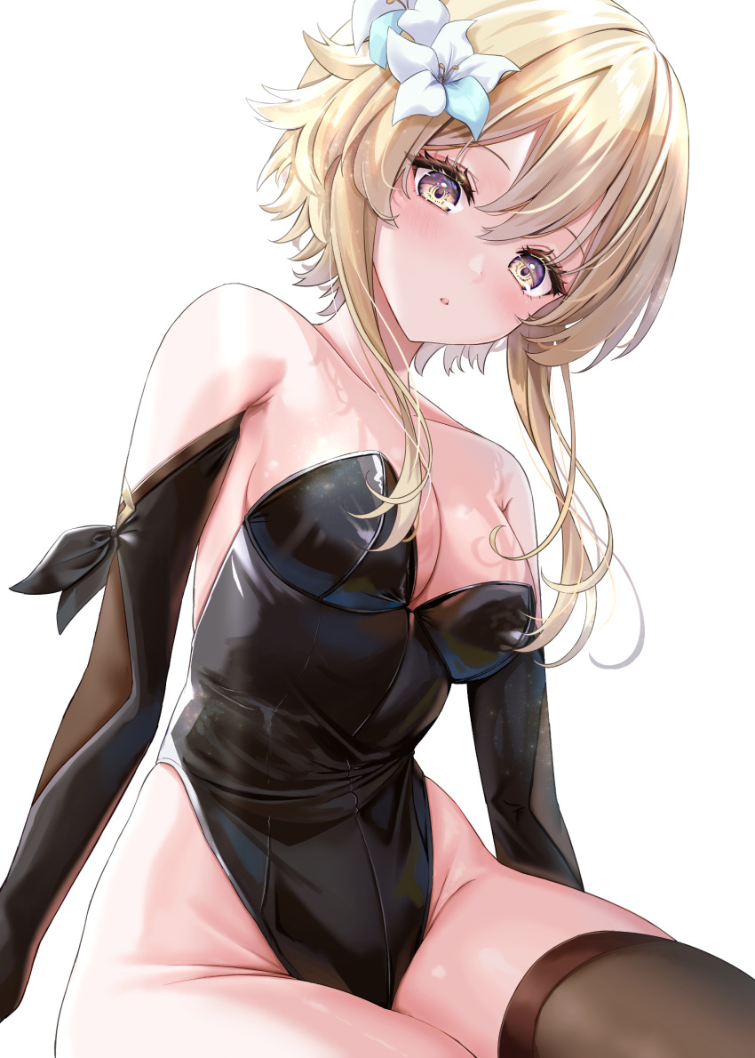 1girl alternate_costume bare_shoulders black_leotard black_thighhighs blonde_hair blush breasts cleavage flower genshin_impact hair_flower hair_ornament hayashi_takeo highleg highleg_leotard highres large_breasts leotard looking_at_viewer lumine_(genshin_impact) medium_hair parted_lips sidelocks simple_background solo thighhighs thighs white_background yellow_eyes