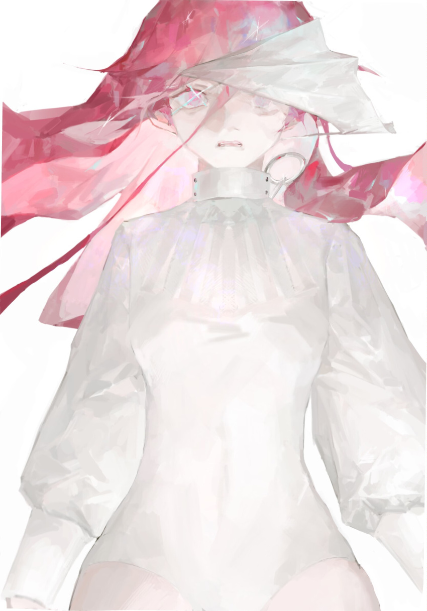 1other alexandrite_(houseki_no_kuni) angry arms_at_sides blindfold blindfold_slip clenched_teeth floating_hair glint hair_between_eyes highres houseki_no_kuni long_hair long_sleeves looking_at_viewer moon_uniform_(houseki_no_kuni) muzeyou o-ring one_eye_covered other_focus procreate_(medium) puffy_long_sleeves puffy_sleeves red_eyes red_hair simple_background solo teeth upper_body white_background