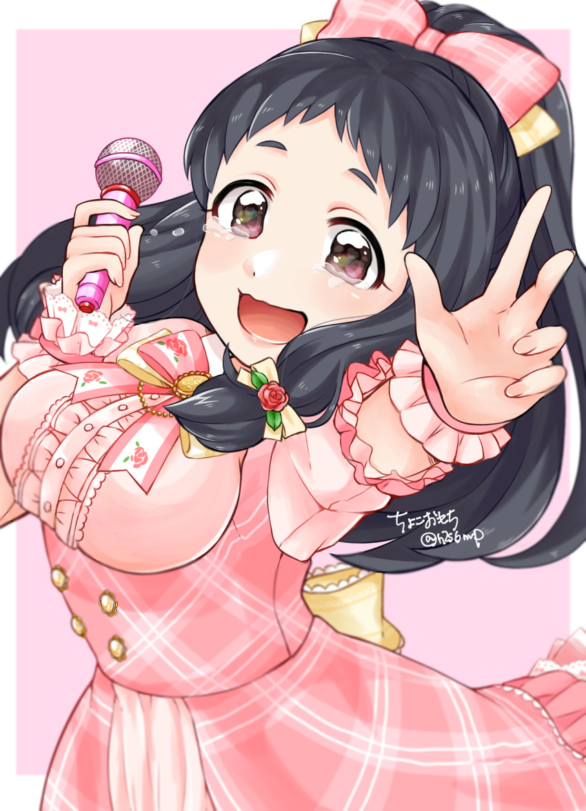 1girl artist_name black_hair blush border bow bowtie breasts brown_eyes choko_omochi dot_nose dress dress_bow flower frilled_dress frills from_side hair_bow hair_ribbon hands_up highres holding holding_microphone idolmaster idolmaster_cinderella_girls idolmaster_cinderella_girls_starlight_stage large_breasts long_hair looking_at_viewer microphone ohnuma_kurumi open_mouth outside_border pink_background pink_bow pink_bowtie pink_dress pink_ribbon pink_scrunchie plaid plaid_dress reaching reaching_towards_viewer red_flower red_rose ribbon rose scrunchie short_sleeves smile solo tears twitter_username underbust upper_body w wavy_mouth white_border wrist_scrunchie yellow_bow yellow_bowtie yellow_ribbon