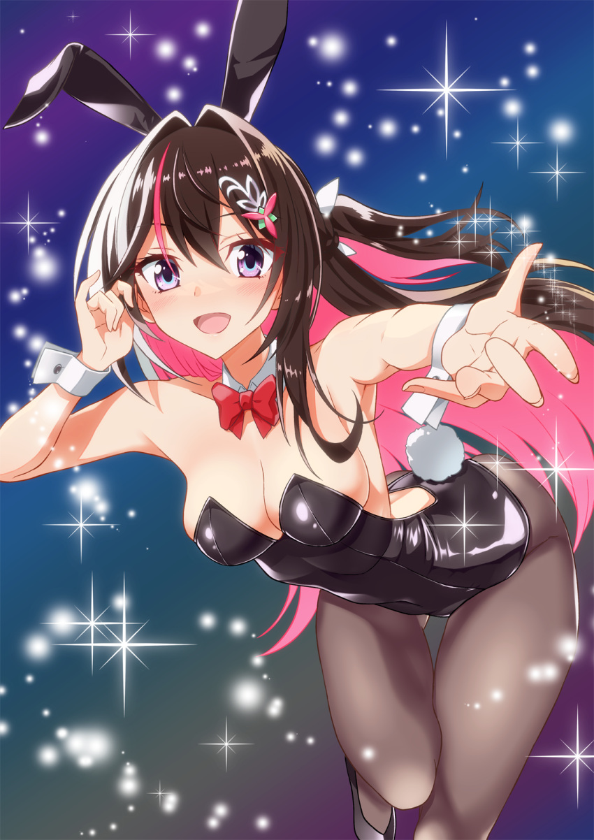 1girl animal_ears azki_(hololive) black_leotard breasts brown_hair cleavage colored_inner_hair commentary_request detached_collar fake_animal_ears hair_between_eyes hair_ornament highres hololive leotard looking_at_viewer medium_breasts multicolored_hair outstretched_arm pantyhose pink_hair playboy_bunny purple_eyes rabbit_ears sidelocks solo sparkle virtual_youtuber yuto_(dialique)