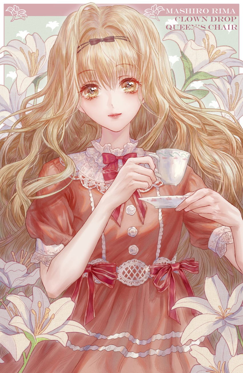 1girl black_bow black_headband blonde_hair bow cup dress floral_background floral_print flower headband highres holding holding_cup holding_plate lace lace-trimmed_dress lace_collar lace_trim light_smile lily_(flower) long_hair mashiro_rima plate puffy_short_sleeves puffy_sleeves red_bow red_dress red_lips ry1115275908 short_sleeves shugo_chara! smile solo teacup wavy_hair white_flower yellow_eyes