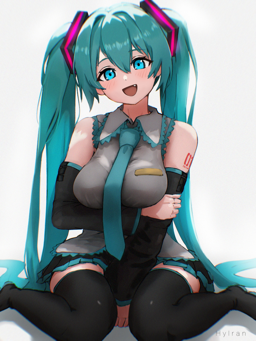1girl aged_up aqua_hair aqua_necktie arm_under_breasts artist_name bare_shoulders between_legs black_footwear black_skirt black_sleeves blue_eyes boots breasts collared_shirt commentary detached_sleeves fang grey_shirt hair_between_eyes hair_ornament hand_between_legs hatsune_miku highres hylran0427 large_breasts light_blush long_hair looking_at_viewer necktie number_tattoo open_mouth pleated_skirt shirt shoulder_tattoo simple_background sitting skirt sleeveless sleeveless_shirt solo tattoo thigh_boots twintails very_long_hair vocaloid wariza