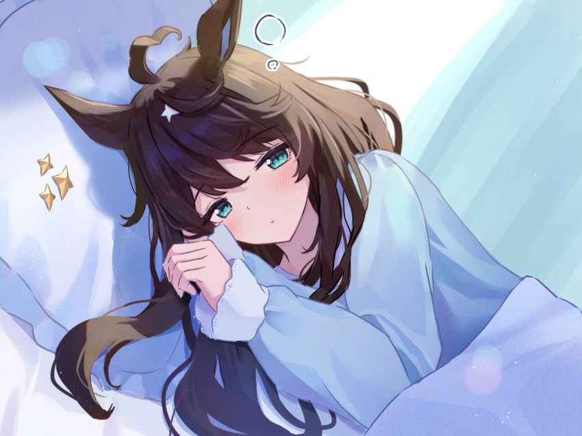 1girl ahoge alternate_costume alternate_hairstyle animal_ears bed black_hair blue_eyes blush commentary_request daring_tact_(umamusume) hair_ornament highres horse_ears horse_girl kashmir_0808 long_hair looking_at_viewer pajamas pillow simple_background star_(symbol) star_hair_ornament umamusume