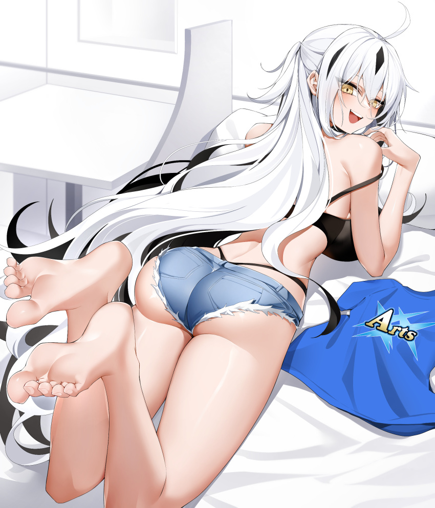 1girl absurdres ahoge arts_shirt ass back barefoot bed black_bra black_hair blue_shirt blue_shorts blush bra breasts casul cutoffs denim denim_shorts fate/grand_order fate_(series) feet green_eyes hair_between_eyes highres koha-ace large_breasts long_hair looking_at_viewer looking_back medium_breasts multicolored_hair nagao_kagetora_(fate) on_bed open_mouth pillow shirt short_shorts shorts sidelocks smile soles solo two-tone_hair underwear unworn_shirt very_long_hair white_hair