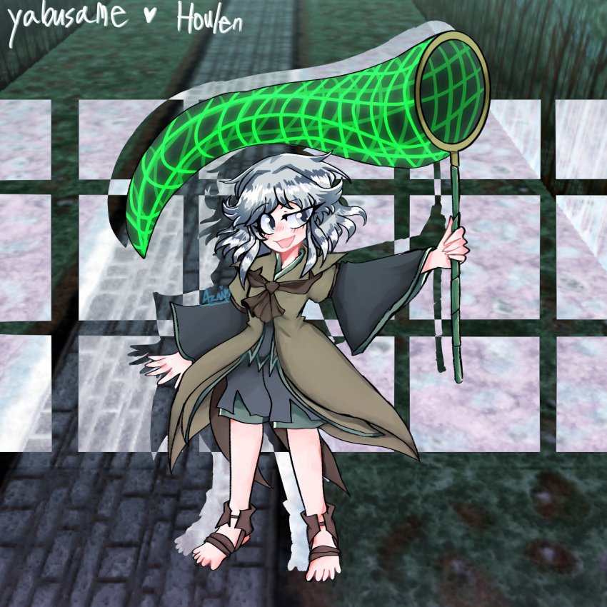 1other androgynous ascot azrielfiend brown_ascot brown_coat butterfly_net character_name coat commentary fang game_screenshot_background green_shorts green_trim grey_eyes grey_hair grey_shirt hand_net highres holding holding_butterfly_net houlen_yabusame layered_sleeves len'en long_sleeves medibang_paint_(medium) medium_hair open_mouth other_focus shirt short_over_long_sleeves short_sleeves shorts smile solo uneven_eyes