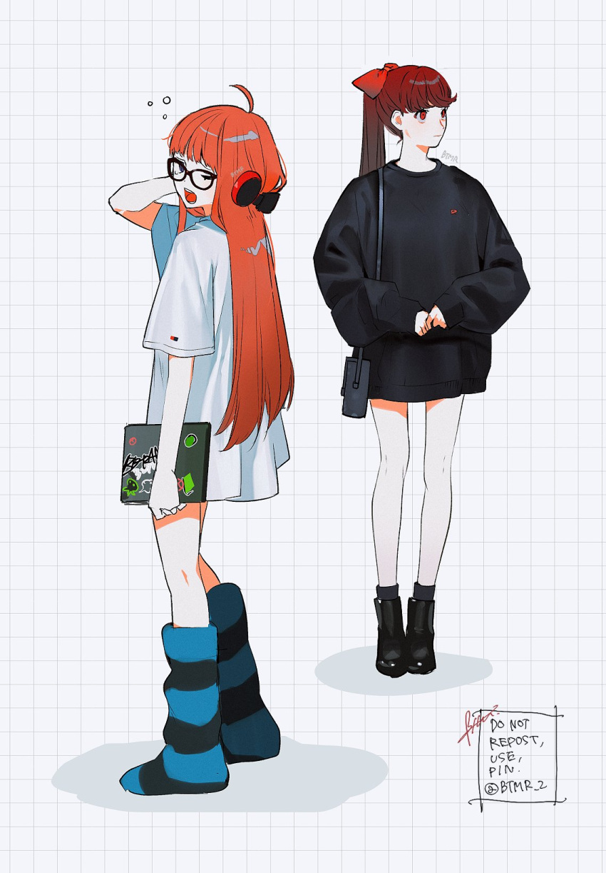 2girls black_footwear black_sweater boots bow btmr_game closed_mouth computer full_body glasses hair_bow headphones highres holding laptop long_hair long_sleeves multiple_girls one_eye_closed open_mouth orange_hair oversized_clothes oversized_shirt persona persona_5 persona_5_the_royal red_bow red_eyes red_hair sakura_futaba shirt shoes short_sleeves signature simple_background standing sweater t-shirt twitter_username white_shirt yoshizawa_kasumi