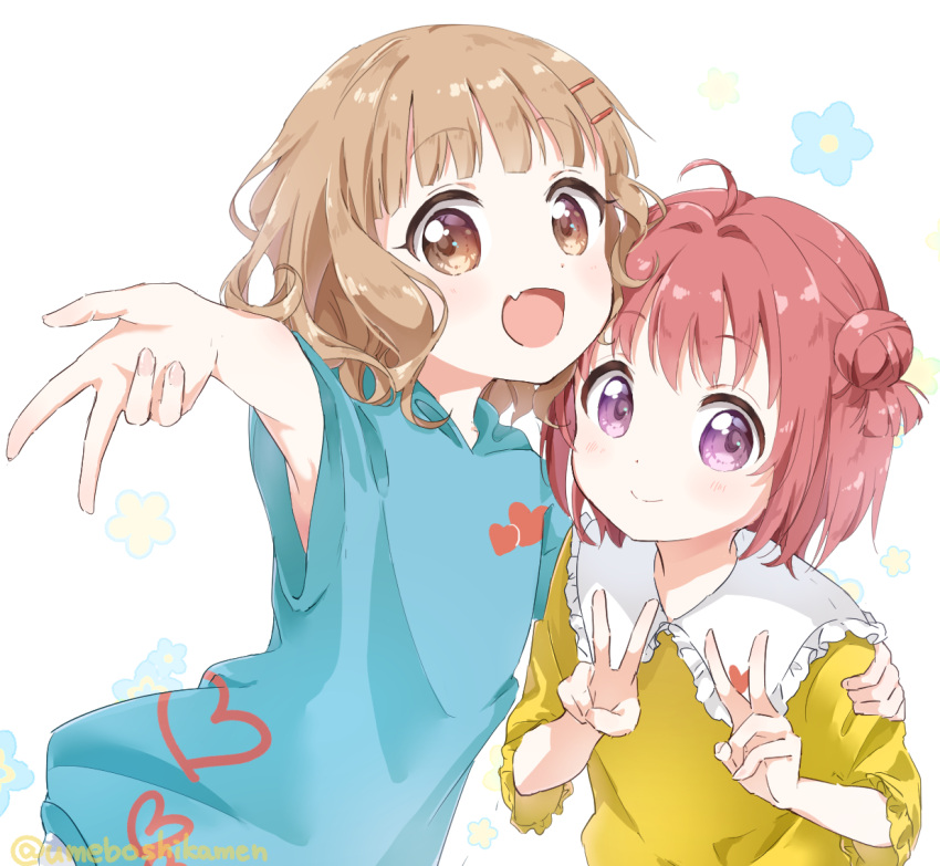 2girls ahoge akaza_akari alternate_costume blonde_hair brown_eyes closed_mouth commentary fang floral_background green_shirt hair_bun hair_ornament hairclip hand_on_another's_shoulder heart heart_print looking_at_viewer mearian multiple_girls oomuro_sakurako open_mouth purple_eyes red_hair shirt short_hair simple_background sleeveless twitter_username upper_body v white_background yellow_shirt yuru_yuri