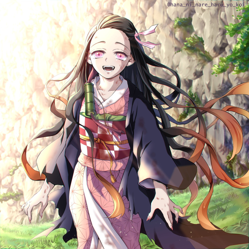 1girl asa_no_ha_(pattern) bamboo black_hair black_jacket blood blood_on_clothes bruise burnt_clothes checkered_clothes cliff cowboy_shot day fangs fingernails floating_hair gag gag_removed grass hair_ribbon hana_ni_nare haori happy highres injury jacket japanese_clothes kamado_nezuko kimetsu_no_yaiba kimono light_particles long_hair long_sleeves multicolored_hair nature obi open_mouth orange_hair outdoors pink_eyes pink_kimono pink_ribbon red_nails ribbon sash sharp_fingernails slit_pupils smile solo spoilers standing streaked_hair sunlight torn_clothes torn_sleeves twitter_username two-tone_hair untied wind