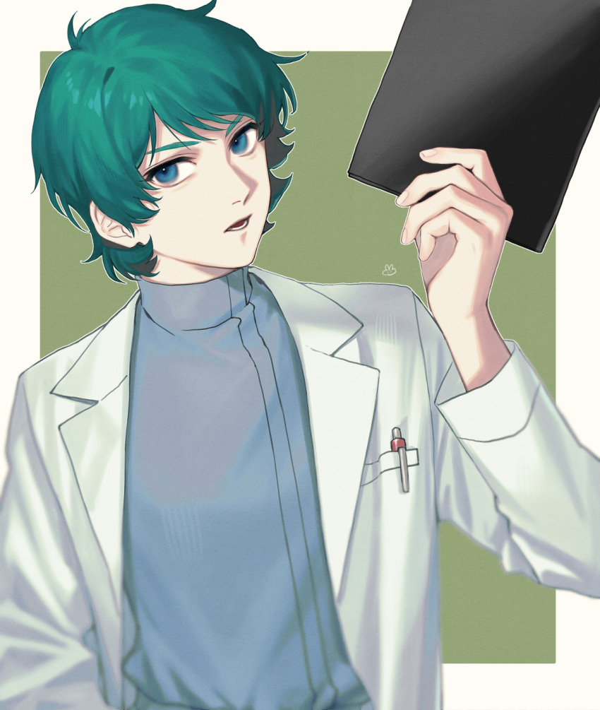 1boy aqua_hair blue_eyes blue_shirt blurry border clipboard coat doctor film_grain green_background gundam gundam_uc_0099:_moon_crisis high_collar highres holding holding_clipboard kamille_bidan lab_coat long_sleeves looking_at_viewer male_focus open_clothes open_coat open_mouth outline outside_border pen shirt short_hair sideways_glance simple_background solo upper_body ususio_11 white_border white_coat white_outline