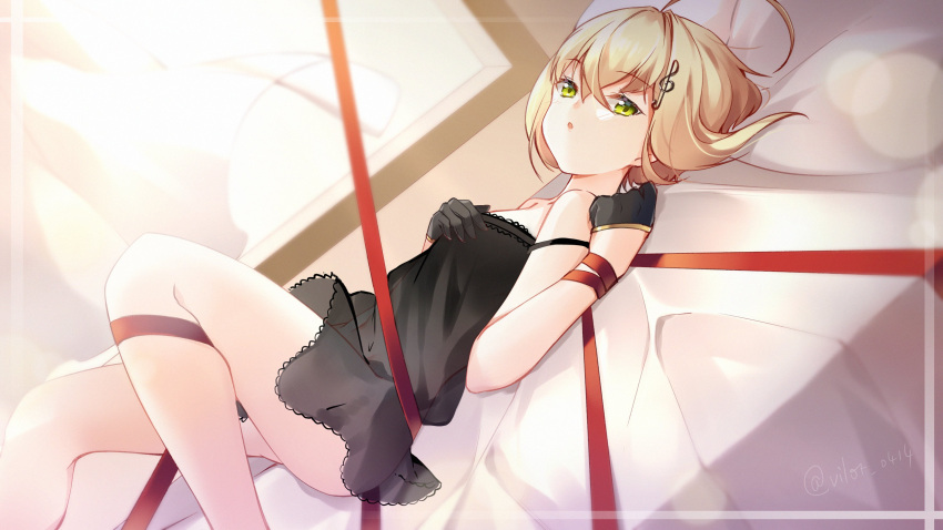 1girl absurdres ahoge azur_lane bad_id bad_pixiv_id black_gloves black_negligee blonde_hair breasts gloves green_eyes hair_between_eyes hair_ornament hand_on_own_chest highres indoors knees_up lace_trim lingerie looking_at_viewer lying musical_note musical_note_hair_ornament navel negligee on_back on_bed parted_lips pillow short_hair small_breasts solo southampton_(azur_lane) treble_clef twitter_username underwear vilor wrapped_up