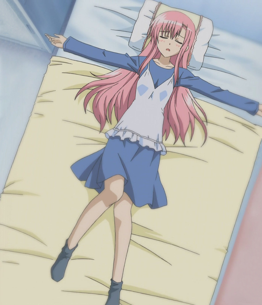 bed hayate_no_gotoku! highres katsura_hinagiku long_hair long_legs lying pink_hair screencap solo