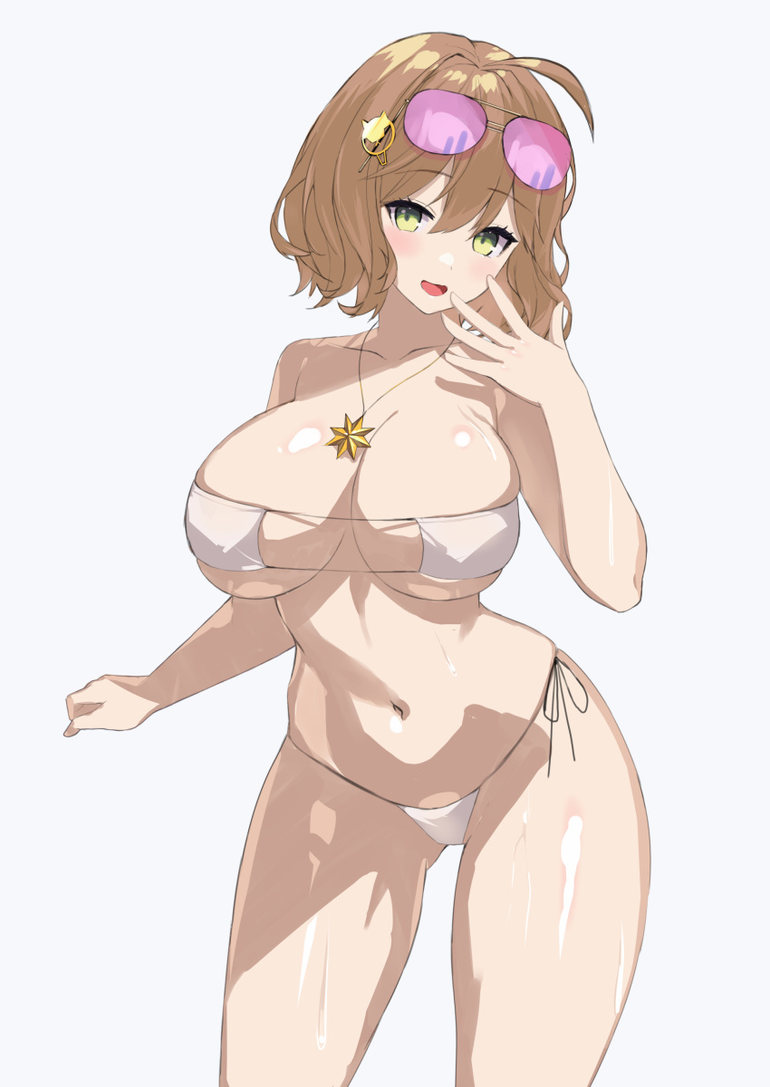 1girl absurdres ahoge anis_(nikke) anis_(sparkling_summer)_(nikke) ass_visible_through_thighs bare_arms bare_shoulders bikini breasts brown_hair cleavage collarbone contrapposto cowboy_shot eyepatch_bikini eyewear_on_head goddess_of_victory:_nikke green_eyes hair_ornament hairclip hand_up highres jewelry large_breasts looking_at_viewer nakamura_nagare navel necklace official_alternate_costume open_mouth short_hair side-tie_bikini_bottom simple_background skindentation smile solo standing stomach sunglasses swimsuit thighs white_background white_bikini