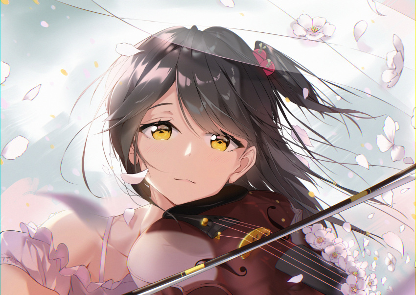 1girl absurdres black_hair bow_(music) c-up chinese_commentary closed_mouth falling_petals flower hair_bobbles hair_ornament highres holding holding_bow_(music) holding_instrument holding_violin instrument light_blush long_hair looking_at_viewer one_side_up original petals pink_shirt portrait shirt solo violin white_flower yellow_eyes
