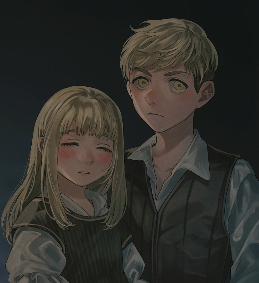 1boy 1girl aged_down black_vest blonde_hair blush brother_and_sister child closed_eyes collared_shirt dungeon_meshi facing_viewer falin_touden falin_touden_(tallman) green_background highres laios_touden looking_at_viewer medium_hair parted_lips sasakura34 shirt short_bangs short_hair siblings simple_background upper_body vest white_shirt yellow_eyes