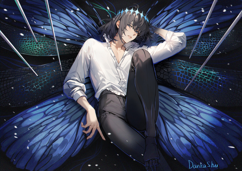 1boy absurdres arthropod_boy black_hair blue_eyes bug collared_shirt crown dankashu diamond_hairband dragonfly_wings fate/grand_order fate_(series) highres insect_wings long_sleeves looking_at_viewer male_focus medium_hair oberon_(fate) oberon_(third_ascension)_(fate) official_alternate_hair_color shirt solo white_shirt wings