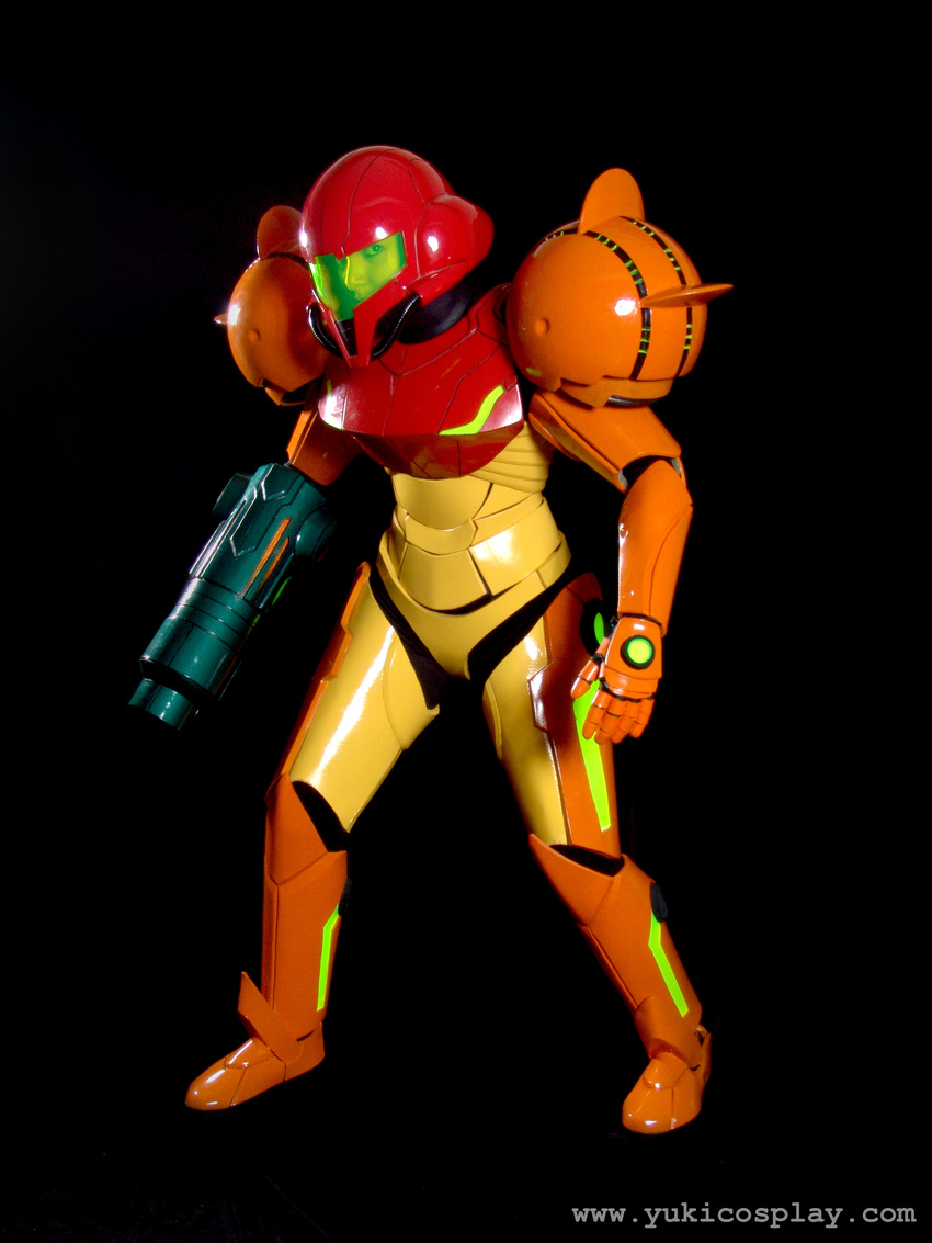 1girl absurdres arm_cannon armor cosplay helmet highres metroid neon_trim nintendo non-asian photo power_armor samus_aran simple_background varia_suit weapon yukilefay