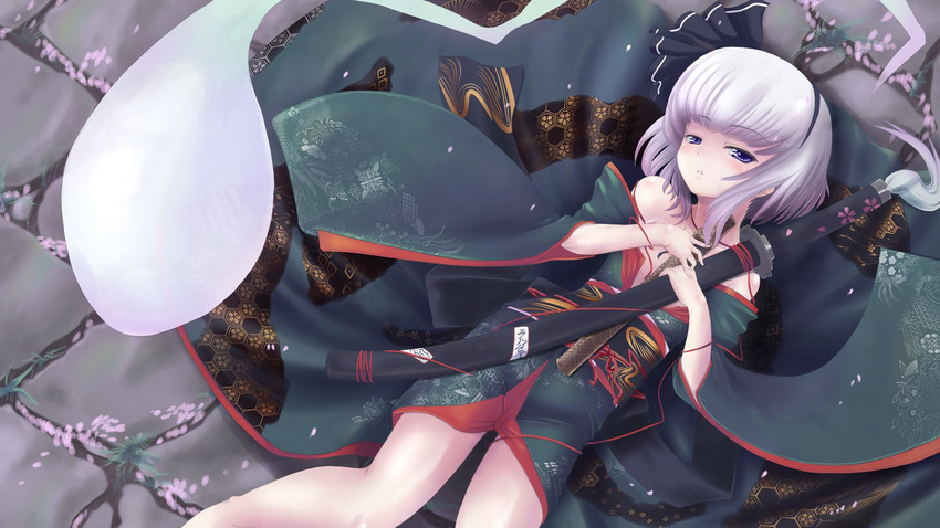 blue_eyes ghost hairband katana kimono konpaku_youmu myon petals short_hair silver_hair solo sword tonpara touhou wafuku weapon