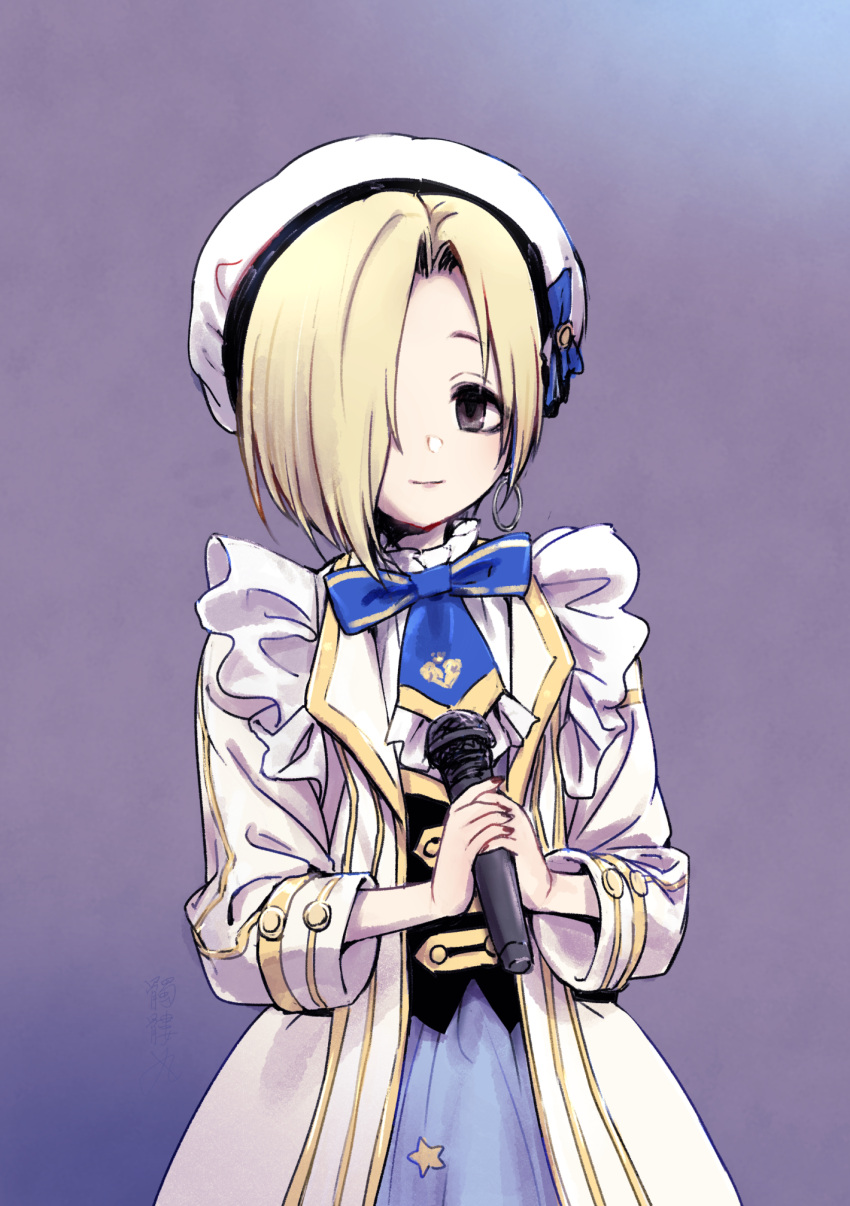 1girl beret black_eyes blonde_hair blue_bow blue_bowtie bow bowtie commentary_request dokuromaru dress grey_background hair_over_one_eye hat highres holding holding_microphone idolmaster idolmaster_cinderella_girls light_smile looking_at_viewer microphone shirasaka_koume short_hair solo upper_body white_dress white_headwear