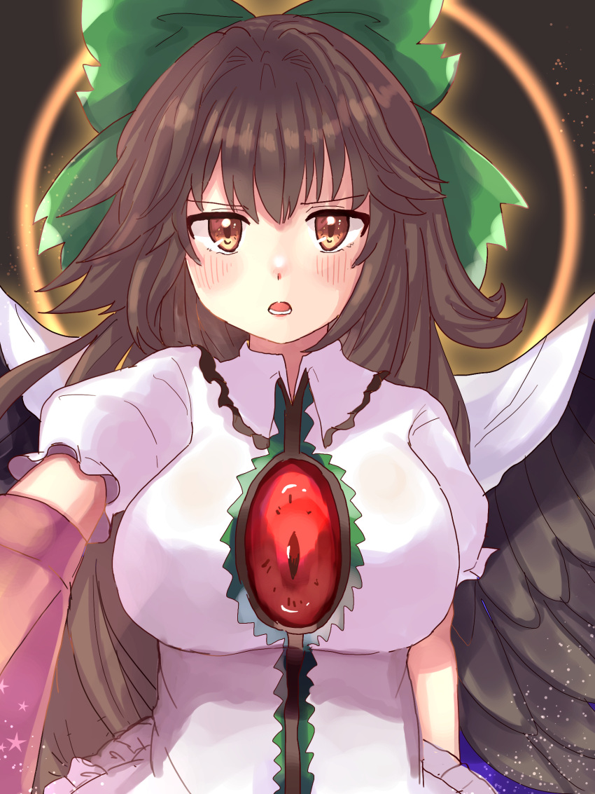 1girl absurdres arm_cannon black_wings blush bow breasts brown_eyes brown_hair commentary_request green_bow hair_bow highres kashiwara_mana large_breasts looking_at_viewer open_mouth reiuji_utsuho short_sleeves solo third_eye touhou upper_body weapon wings