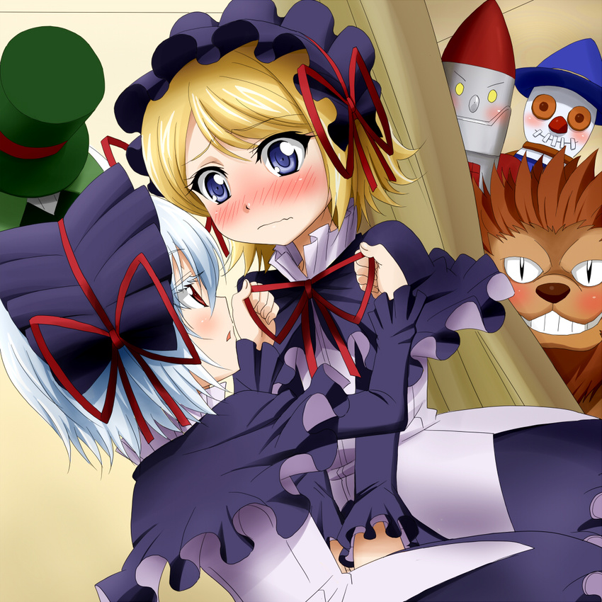 2girls annoyed aq_interactive arcana_heart arcana_heart_2 atlus blonde_hair blush bow child cosplay dorothy_albright dress examu frown gloves gothic_lolita hat headdress lieselotte_achenbach lolita_fashion magician multiple_girls open_mouth purple_eyes red_eyes short_hair top_hat white_hair yanagi_kawa yanagiyahonnpo