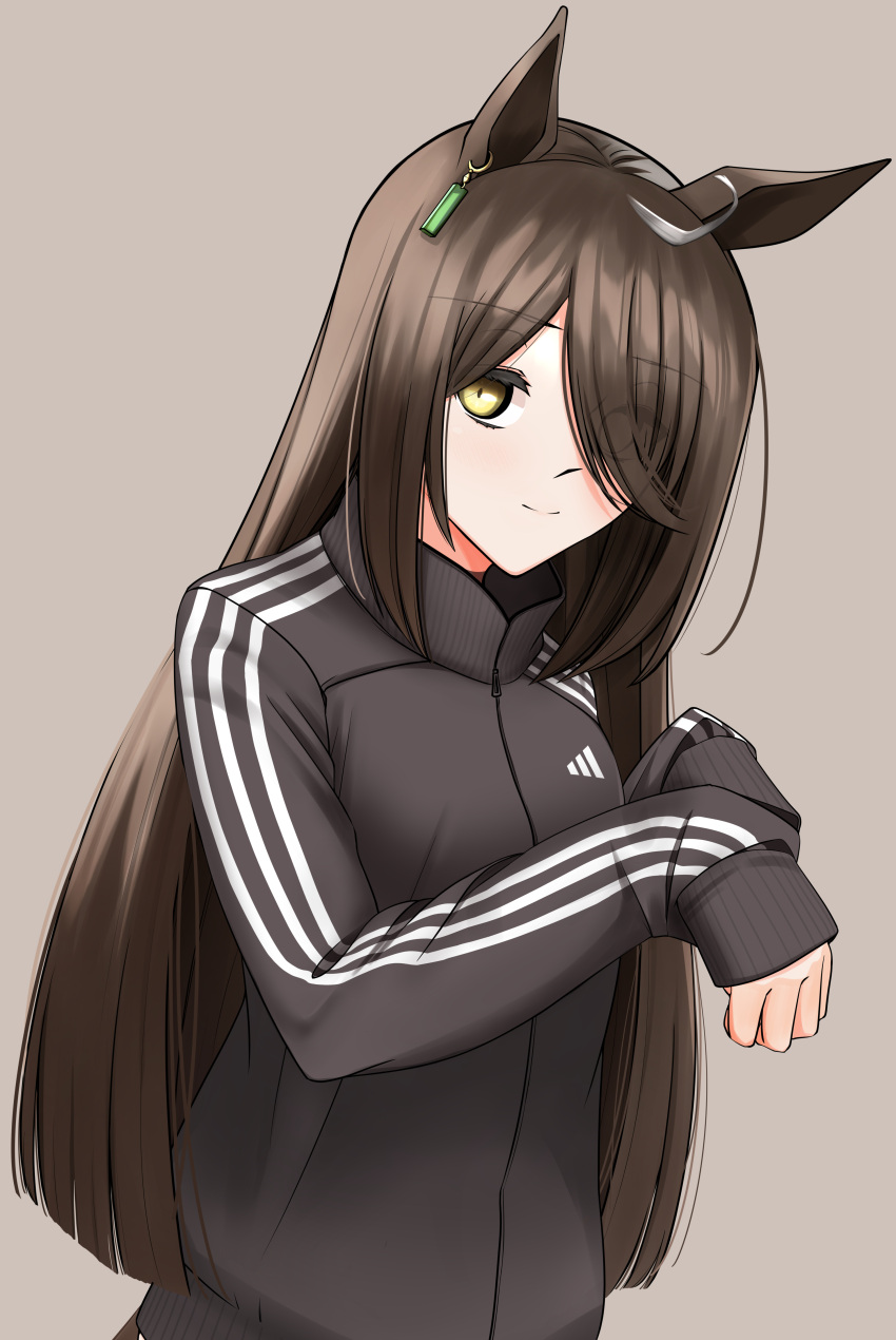 1girl absurdres adidas ahoge alternate_costume animal_ears black_hair black_jacket earrings grey_background hair_over_one_eye highres horse_ears horse_girl jacket jewelry long_hair long_sleeves looking_at_viewer manhattan_cafe_(umamusume) simple_background single_earring smile solo threepitz track_jacket umamusume upper_body white_hair yellow_eyes