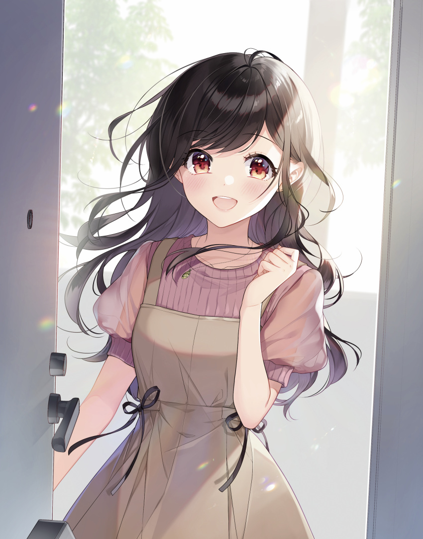 1girl :d absurdres apron black_bow black_hair bow brown_apron clip_studio_paint_(medium) cowboy_shot day door door_handle dot_nose dress foliage futaribeya hand_up highres jewelry kawawa_sakurako light_particles long_hair looking_at_viewer official_art open_mouth opening_door orange_eyes pendant pink_dress smile solo teeth upper_teeth_only yukiko_(tesseract)