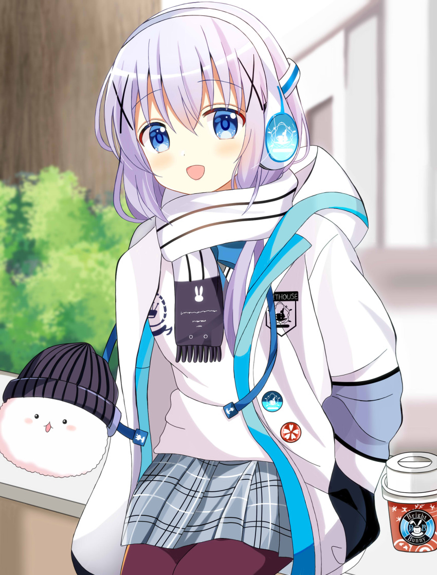 1girl :d absurdres badge beanie black_headwear blue_eyes blurry blurry_background brown_pantyhose button_badge coffee_cup commentary_request cup depth_of_field disposable_cup drawstring fringe_trim gochuumon_wa_usagi_desu_ka? grey_hair grey_skirt hair_between_eyes hair_ornament hand_in_pocket hat headphones highres hood hood_down hooded_jacket jacket kafuu_chino long_hair long_sleeves looking_at_viewer open_clothes open_jacket pantyhose pleated_skirt puffy_long_sleeves puffy_sleeves ryoutan scarf shirt skirt smile tippy_(gochiusa) white_jacket white_scarf white_shirt x_hair_ornament