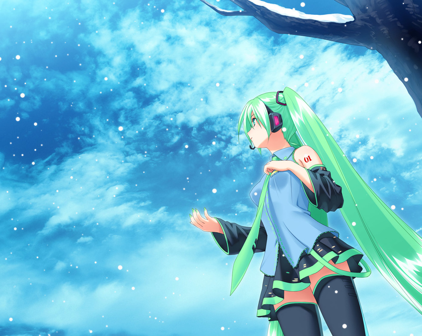 bad_id bad_pixiv_id green_eyes green_hair green_nails hatsune_miku long_hair nail_polish snowing solo thighhighs very_long_hair vocaloid yasuyuki zettai_ryouiki