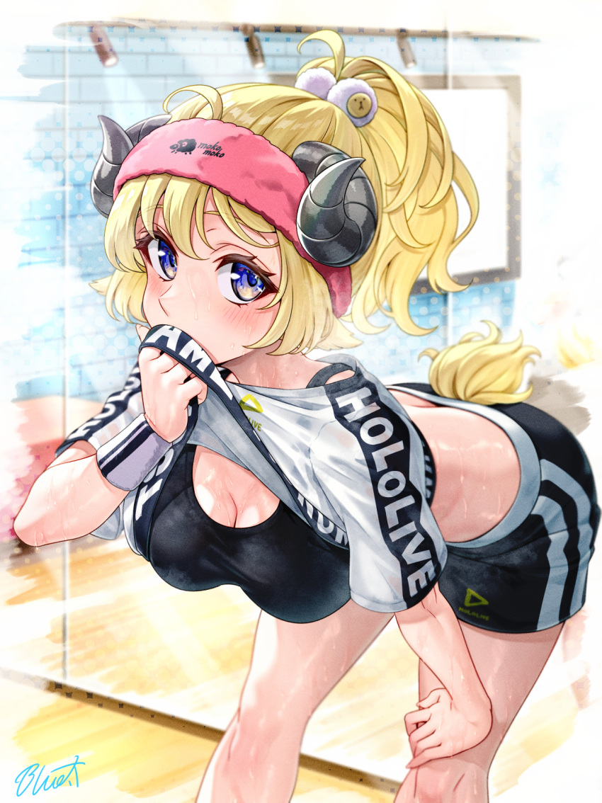 1girl ahoge alternate_hairstyle animal_ears bent_over black_shorts black_sports_bra blonde_hair breasts buru-dai character_name cleavage clothes_lift clothes_writing commentary_request covered_mouth crop_top feet_out_of_frame hair_bobbles hair_ornament hairband hand_on_own_thigh hanging_breasts highres hololive hololive_dance_practice_uniform horns large_breasts lifted_by_self looking_at_viewer mirror official_alternate_costume pink_hairband pink_sweatband pom_pom_(clothes) pom_pom_hair_ornament ponytail purple_eyes sheep_ears sheep_girl sheep_horns sheep_tail shirt shirt_lift shorts sideways_glance solo sports_bra studio sweat sweatband t-shirt tail tsunomaki_watame very_sweaty virtual_youtuber white_shirt wide_ponytail wiping_sweat