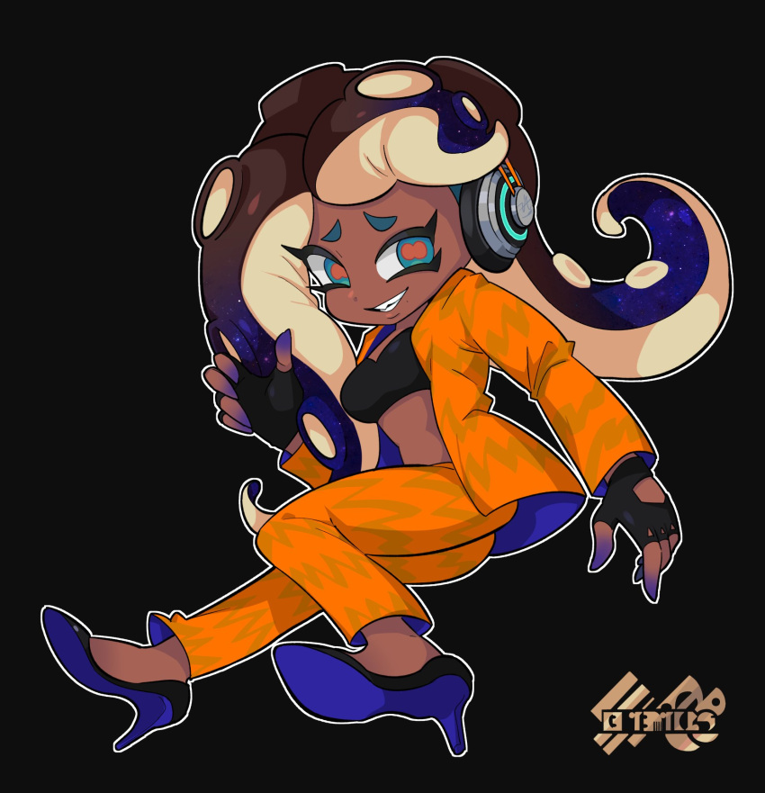 1girl aqua_eyes black_background black_gloves black_hair blue_footwear blue_hair breasts commentary crop_top dark-skinned_female dark_skin eyelashes fingerless_gloves full_body gloves gradient_hair headphones high_heels highres long_hair marina_(splatoon) mole mole_under_mouth multicolored_hair orange_pants orange_suit p_u_da_yo pants red_pupils simple_background smile solo splatoon_(series) splatoon_3 splatoon_3:_side_order teeth tentacle_hair thick_eyebrows two-tone_hair