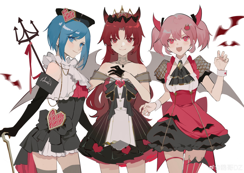 3girls absurdres alternate_costume ascot bare_shoulders black_ascot black_bow black_dress black_gloves black_hat black_skirt blue_eyes blue_hair bow bubble_skirt cane capelet chinese_commentary commentary_request cowboy_shot crown demon_horns demon_wings detached_collar dress elbow_gloves fangs frilled_capelet frilled_skirt frills gem gloves grey_thighhighs half_gloves halloween_costume hand_on_cane hand_on_own_chest hand_up heart-shaped_gem highres horns kaname_madoka long_hair looking_at_viewer mahou_shoujo_madoka_magica mahou_shoujo_madoka_magica_(anime) miki_sayaka multiple_girls open_mouth ouge_dz parted_bangs pink_eyes pink_hair polearm puffy_short_sleeves puffy_sleeves red_eyes red_gemstone red_hair red_thighhighs sakura_kyoko short_hair short_sleeves short_twintails simple_background single_thighhigh skin_fangs skirt smile standing strapless strapless_dress thigh_strap thighhighs trident twintails weapon weibo_logo weibo_username white_background white_capelet wings wrist_cuffs