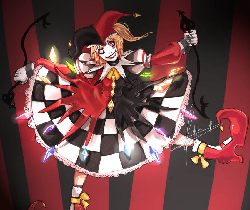 blonde_hair checkered checkered_skirt cosplay crazy_eyes dated dual_wielding facepaint flandre_scarlet gem gloves grin hannah_santos hat holding jester_cap laevatein league_of_legends lipstick makeup pointy_shoes red_eyes shaco shaco_(cosplay) shoes short_hair side_ponytail signature skirt smile solo touhou