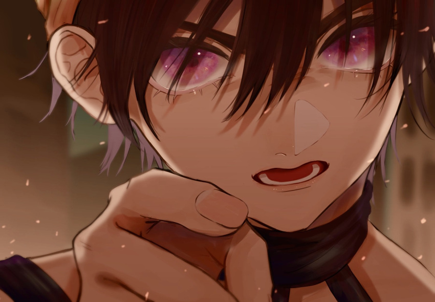 1boy bishounen black_choker black_hair blurry blurry_background choker close-up eyelashes hair_between_eyes hand_up haruno_ryo_1202 headband highres jojo_no_kimyou_na_bouken light_particles looking_at_viewer male_focus narancia_ghirga open_mouth purple_eyes shiny_skin short_hair solo vento_aureo