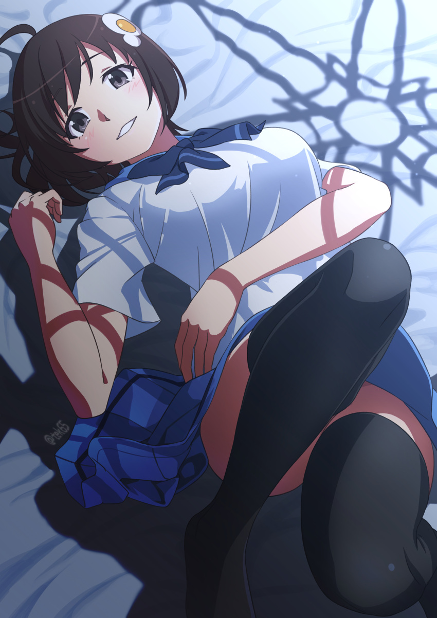 1girl absurdres ahoge araragi_tsukihi arm_under_breasts artist_name bed_sheet black_hair black_thighhighs blue_bow blue_bowtie blue_sailor_collar blue_skirt bob_cut bow bowtie breasts brown_eyes commentary curled_fingers egg_hair_ornament food-themed_hair_ornament fried_egg girugiru_(tektonics6588) grin hair_ornament hand_up highres knee_up large_breasts light_blush looking_at_viewer lying monogatari_(series) nisemonogatari on_back on_bed parted_lips plaid plaid_skirt pleated_skirt sailor_collar school_uniform shirt short_hair short_sleeves signature skirt smile solo thighhighs tsuganoki_second_junior_high_school_uniform twitter_username white_shirt