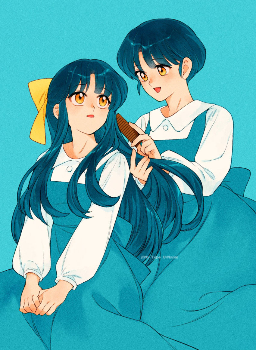 2girls artist_name blue_background blue_hair bow dual_persona fuurinkan_high_school_uniform hair_bow highres long_hair multiple_girls ranma_1/2 school_uniform short_hair simple_background tendou_akane twitter_username yellow_bow yellow_eyes yonban_(pls_type_urname)