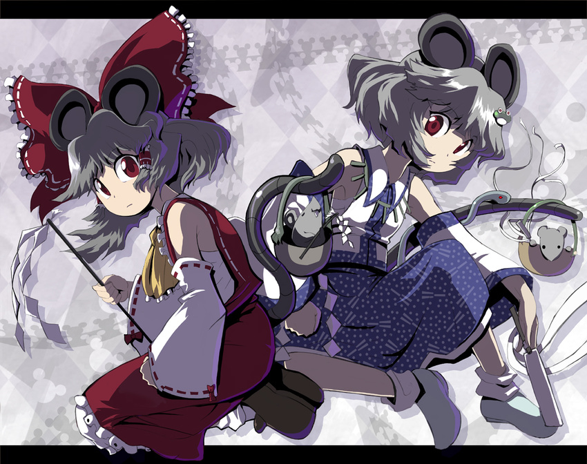 animal_ears basket bow cosplay detached_sleeves frog gohei grey_hair hair_bow hair_ornament hakurei_reimu hakurei_reimu_(cosplay) kochiya_sanae kochiya_sanae_(cosplay) mouse mouse_ears mouse_tail multiple_girls nazrin red_eyes shope short_hair snake tail touhou